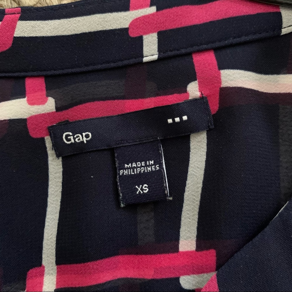 Nwot Gap Navy And Pink Patterned Button Down Long… - image 4